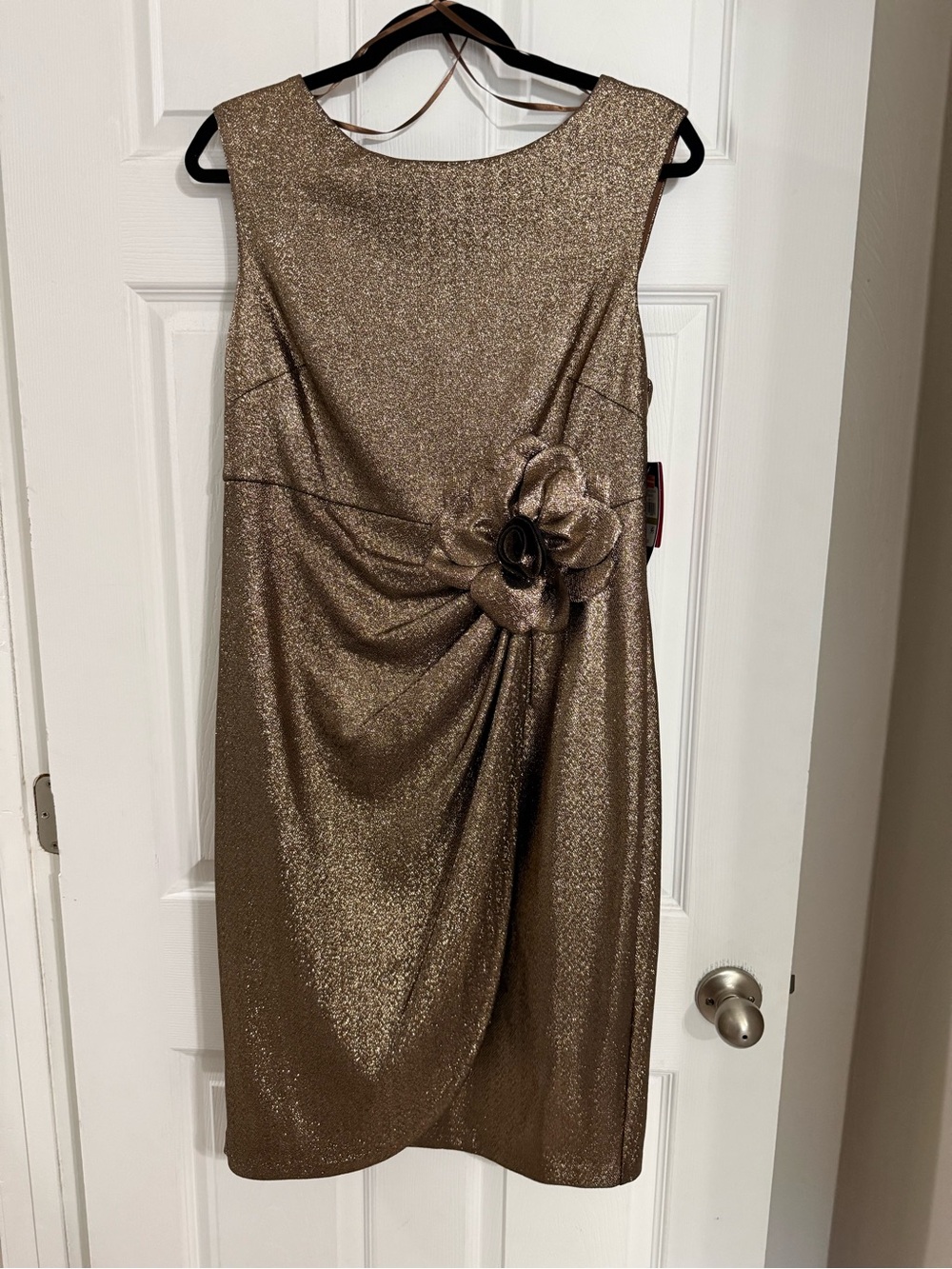 NWT Jessica Howard Metallic Bronze Sleeveless Cocktail Dress with Floral Accent
